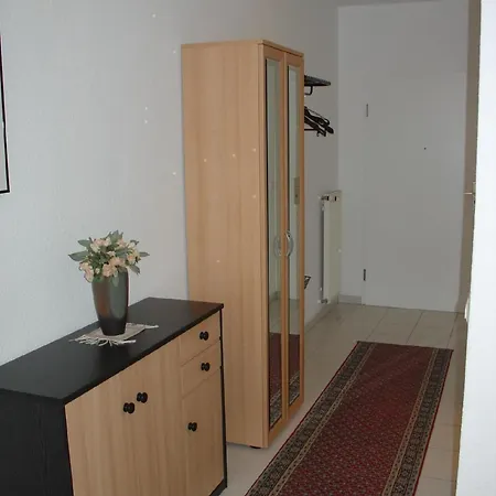Mit Balkon Und Tiefgarage